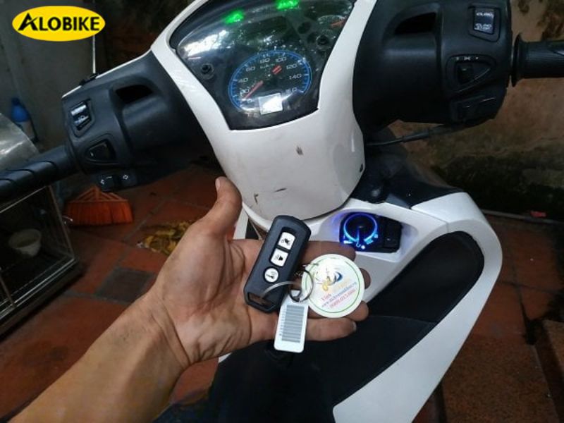 quên tắt smartkey bao lâu xe hết bình