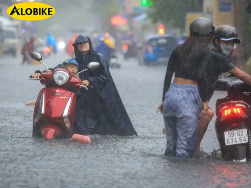 xe bị chết máy khi trời mưa
