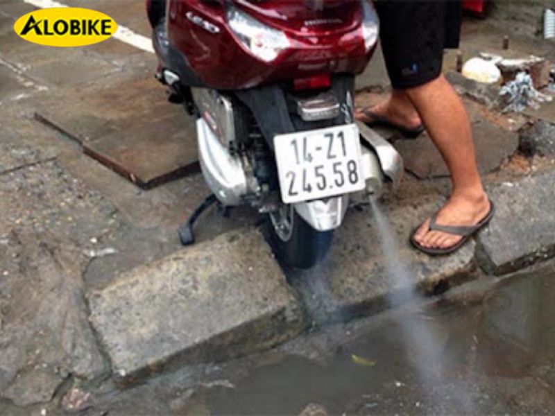 xe máy bị ngập nước