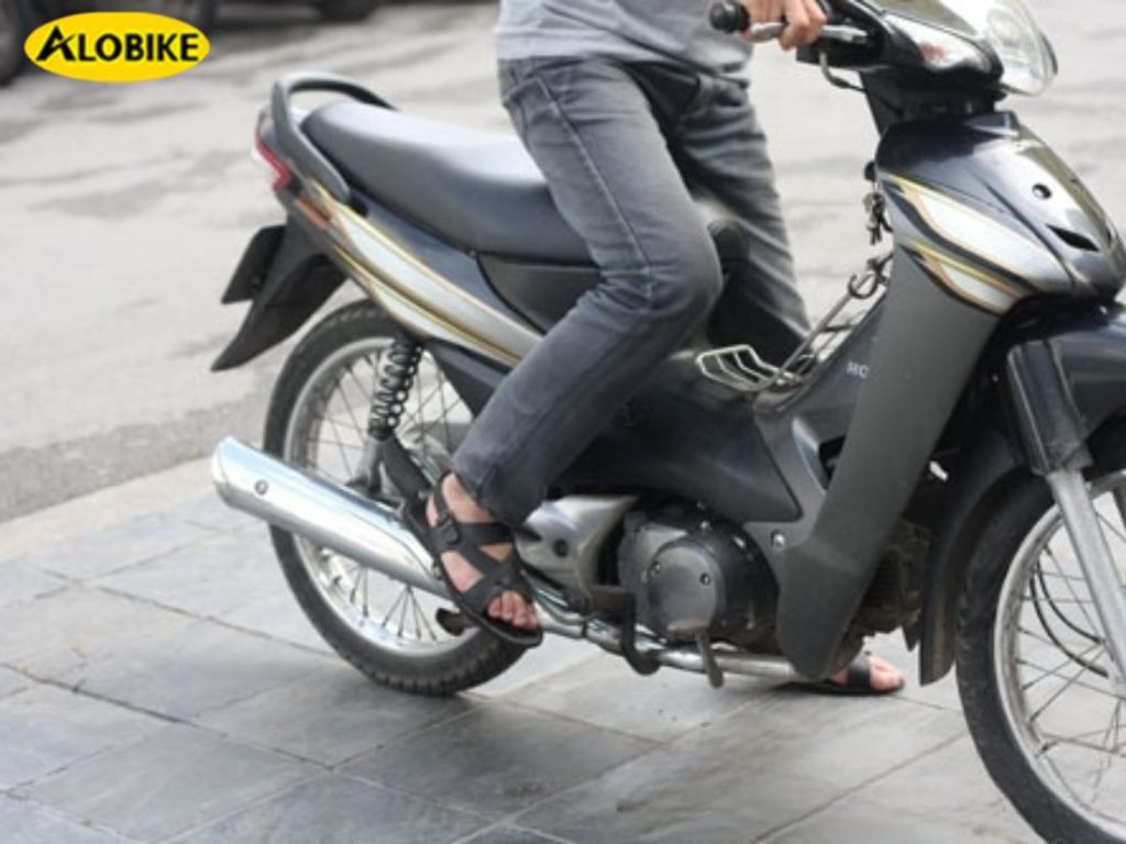 xe hết bình phải làm sao
