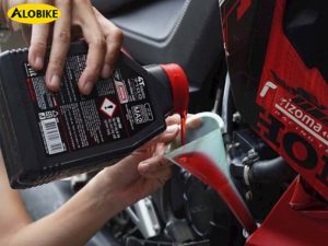 xe hết nhớt có dấu hiệu gì