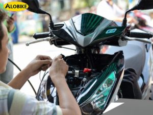 cách sạc bình ắc quy xe máy