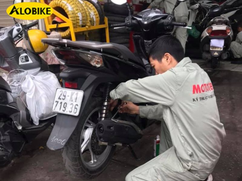 xe bị chết máy khi trời mưa
