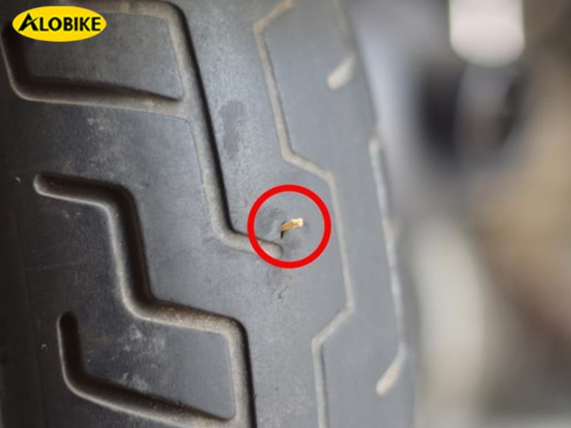 thủng lốp xe máy