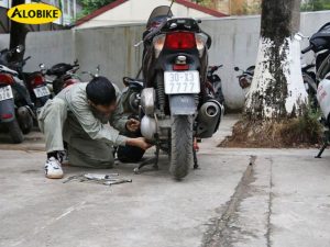 thủng lốp xe máy