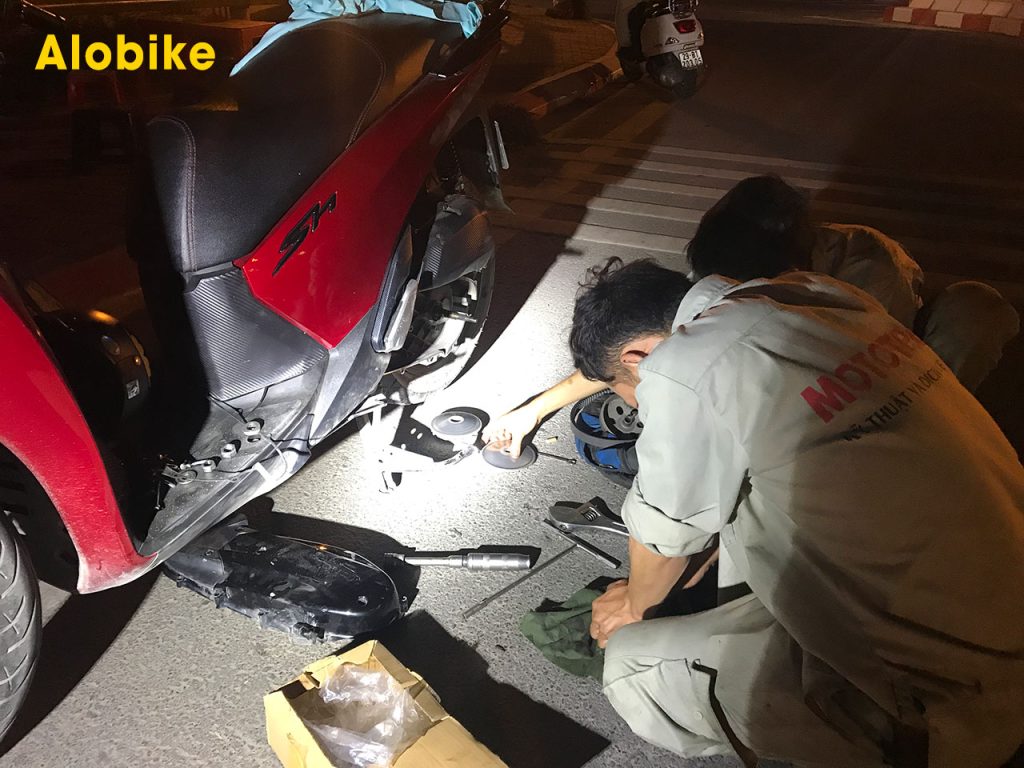 sửa xe buổi tối